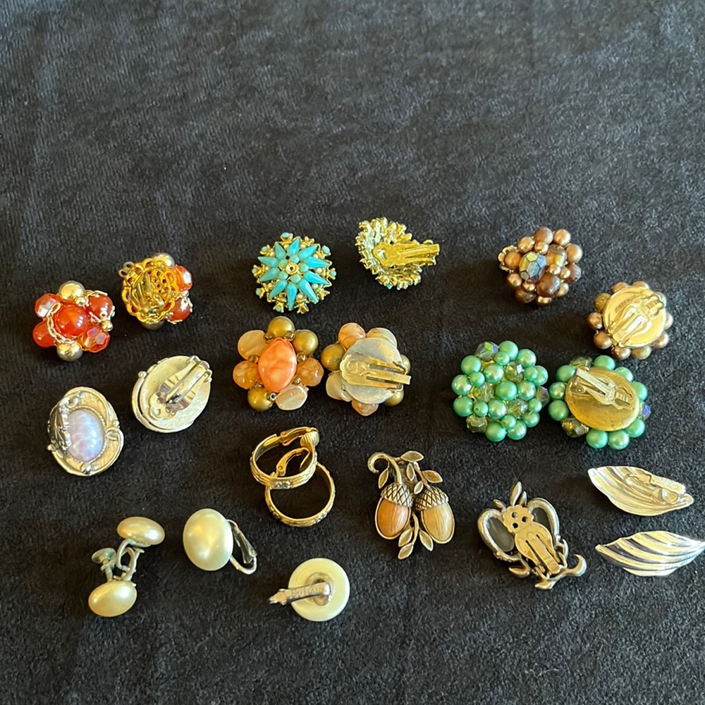 Vintage clip earrings - Picture 1 of 5